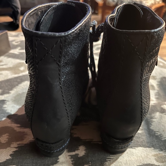 Sorrel Wedge Boot - Picture 2 of 4